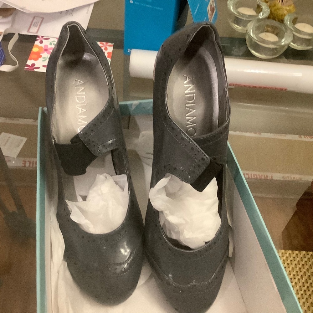 Patent leather shoes